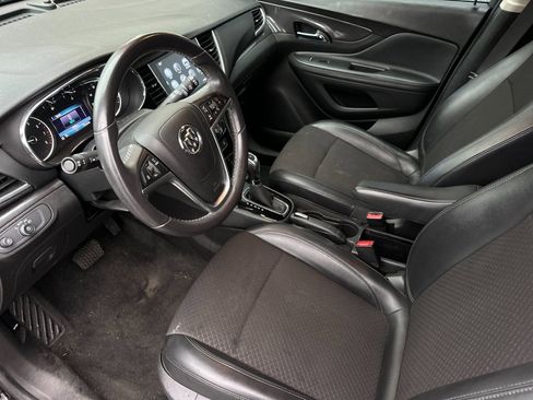 Used 2021 Buick Encore Preferred image 9