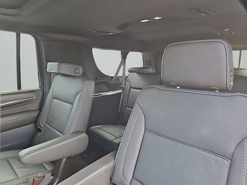 Used 2024 GMC Yukon XL Denali AWD/4WD image 13