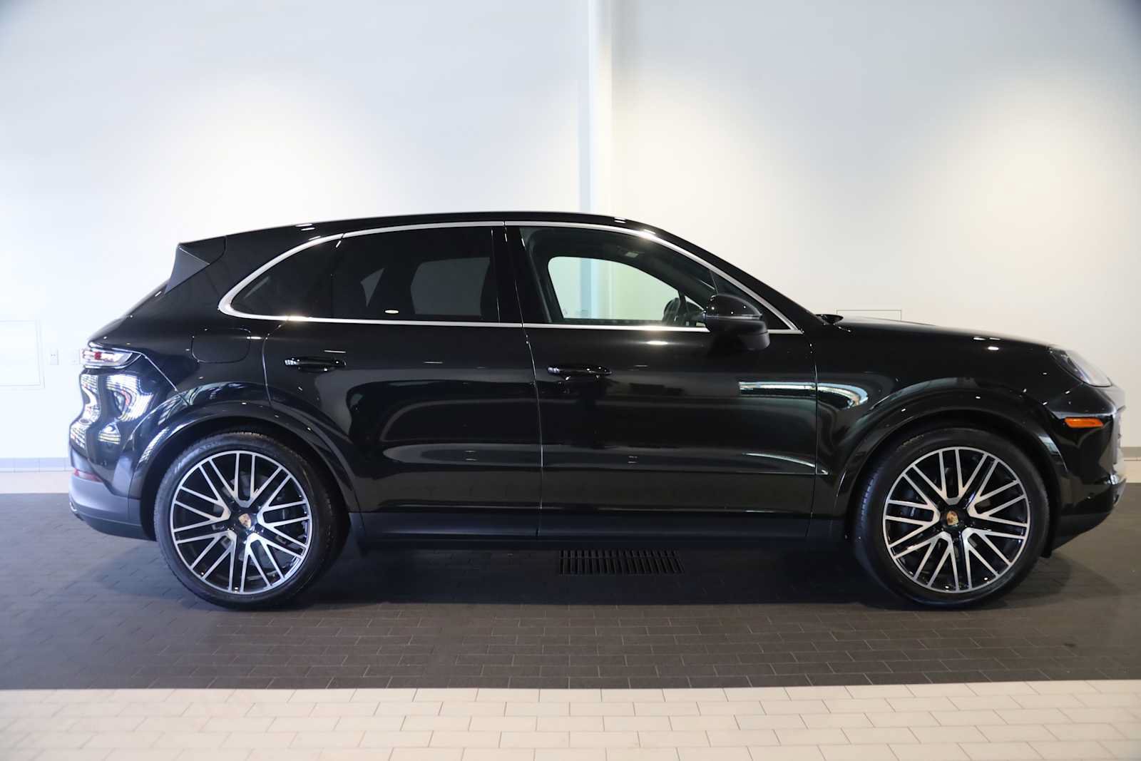 Used 2026 Porsche Cayenne AWD/4WD image 8