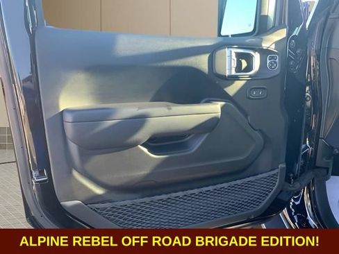 Used 2023 Jeep Gladiator Sport AWD/4WD image 36