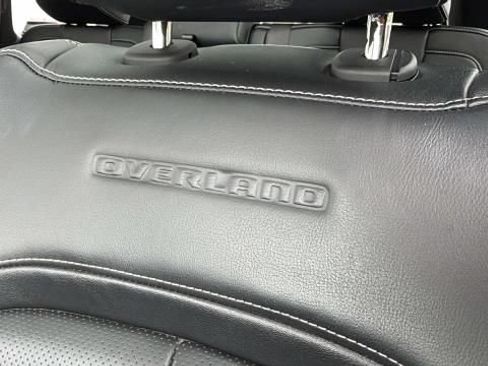 Used 2022 Jeep Grand Cherokee Overland AWD/4WD image 11