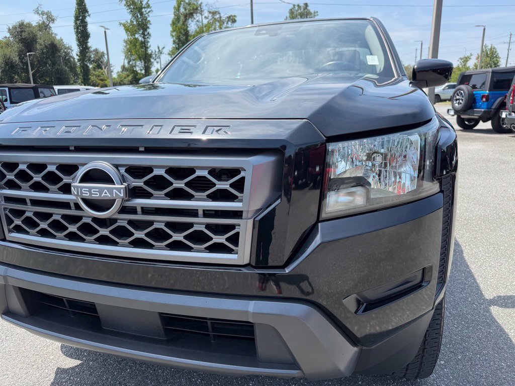 Used 2023 Nissan Frontier SV w/ Tow Package AWD/4WD image 9