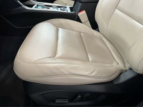 Used 2022 Ford Explorer XLT w/ Equipment Group 202A image 20