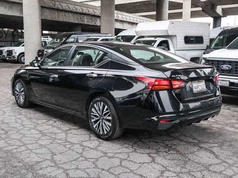 Used 2024 Nissan Altima 2.5 SV image 8