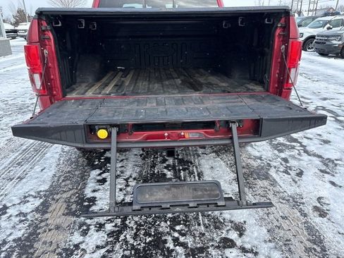 Used 2018 Ford F150 Platinum w/ Equipment Group 701A Luxury image 15