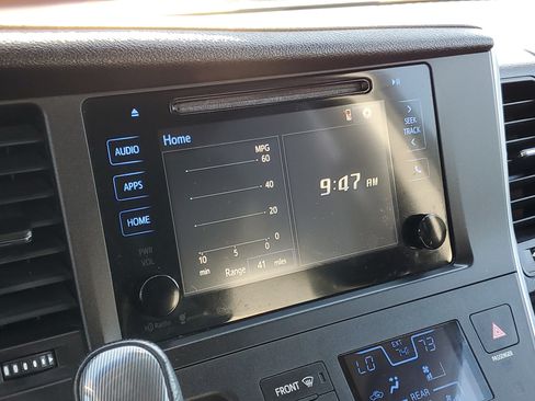 Certified 2016 Toyota Sienna SE FWD image 29
