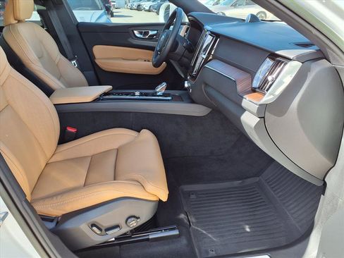 Certified 2023 Volvo XC60 B5 Ultimate w/ Protection Package Premier image 11