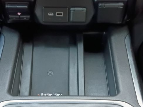 Used 2021 GMC Sierra 1500 AT4 w/ AT4 Premium Package AWD/4WD image 6