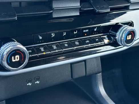 Used 2024 Honda Prologue EX image 16