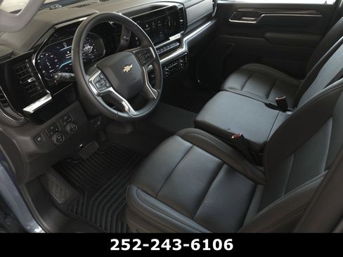 Used 2025 Chevrolet Silverado 2500 LT AWD/4WD image 9