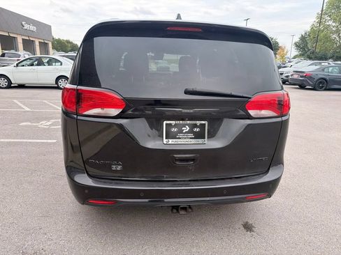 Used 2020 Chrysler Pacifica Limited FWD image 8