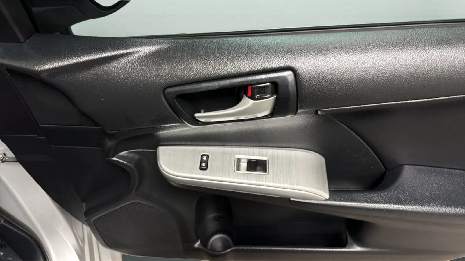 Used 2013 Toyota Camry SE FWD image 16
