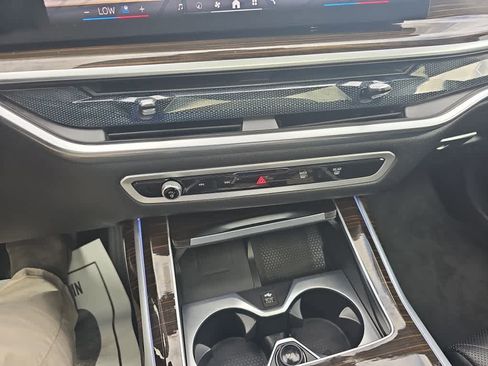 Used 2024 BMW X7 xDrive40i image 22