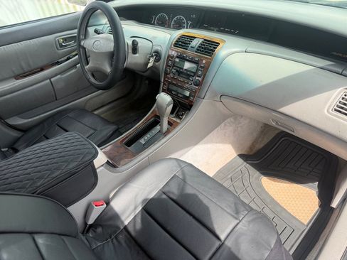 Used 2001 Toyota Avalon XLS FWD image 11