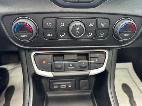 Used 2022 GMC Terrain SLT w/ GMC Pro Grade Package AWD/4WD image 31