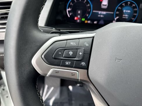 Certified 2024 Volkswagen Atlas Cross Sport SE FWD image 30