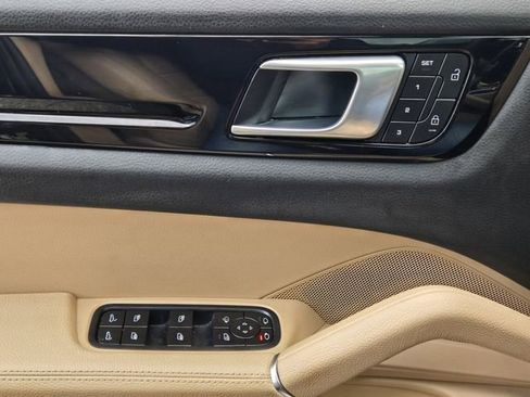 Used 2022 Porsche Cayenne image 24