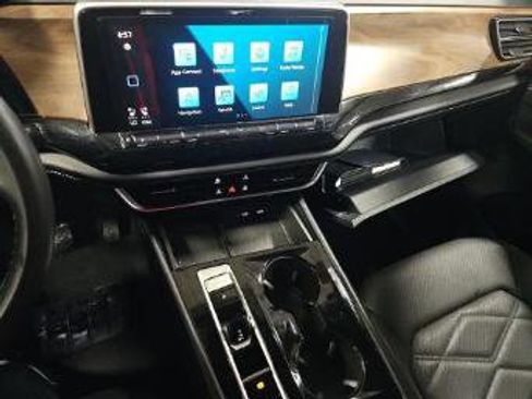 Used 2024 Volkswagen Atlas SE image 19