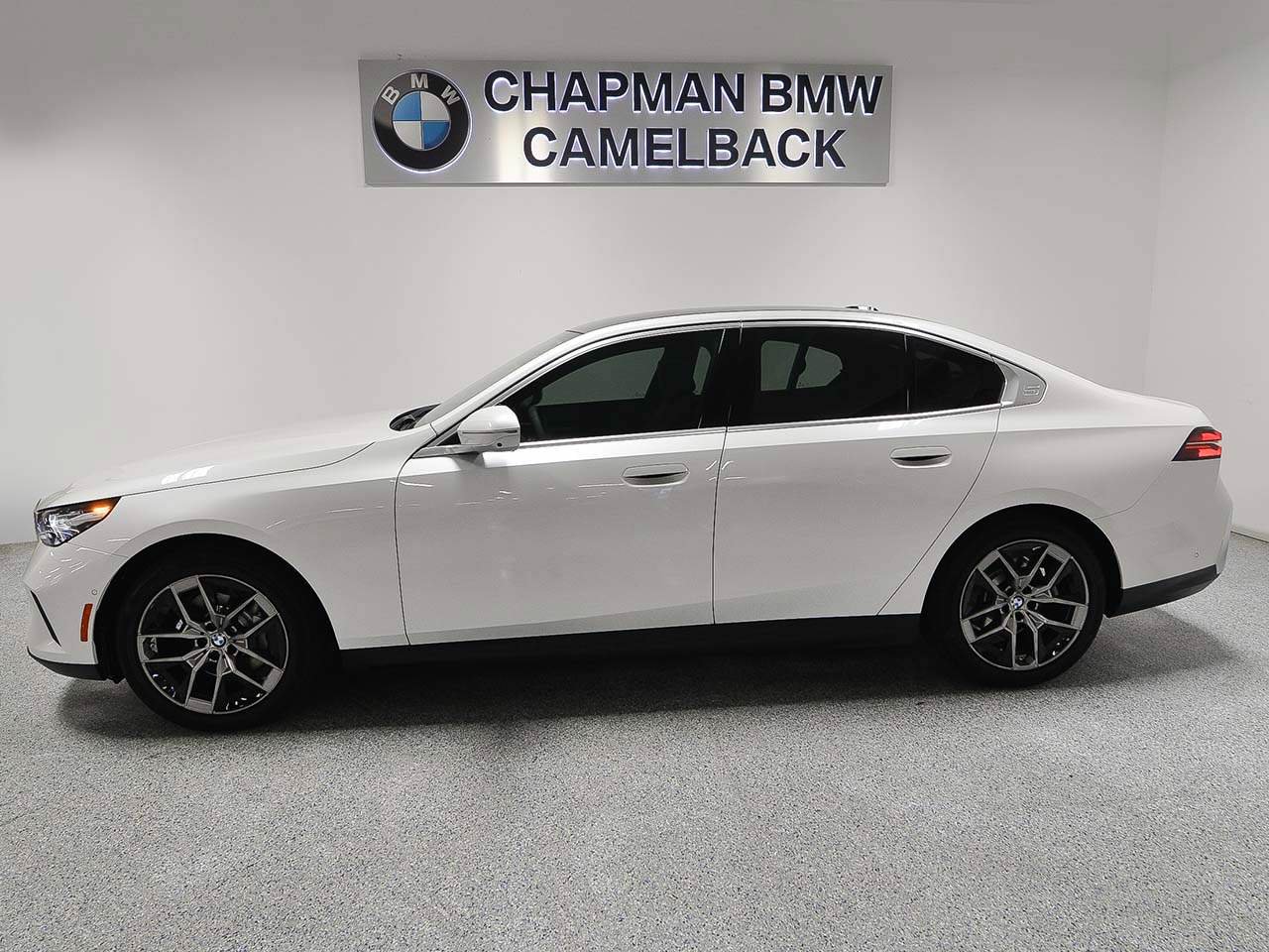 Used 2026 BMW 530i w/ Executive Package RWD image 3