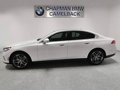 Used 2026 BMW 530i w/ Executive Package RWD image 3