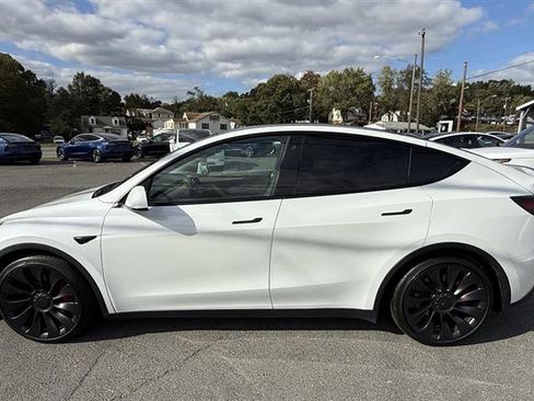 Used 2023 Tesla Model Y Performance AWD/4WD image 2