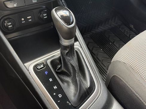 Used 2021 Hyundai Accent Limited FWD image 25