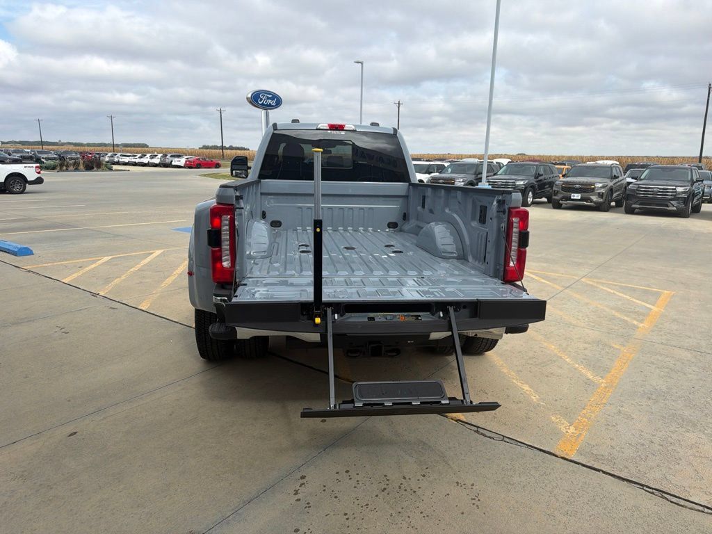 New 2026 Ford F350 Lariat w/ Lariat Premium Package AWD/4WD image 9