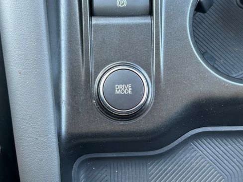 Used 2025 Ford Explorer Active w/ Active Comfort Package RWD image 31
