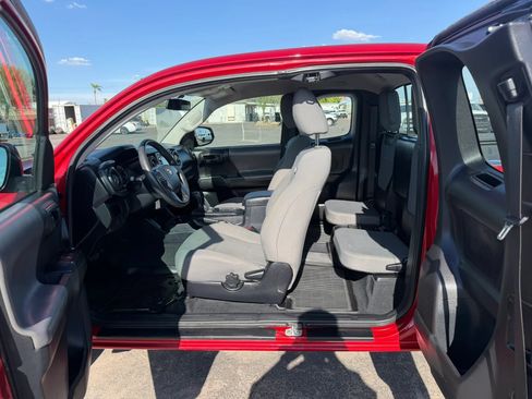 Used 2017 Toyota Tacoma SR w/ SR Convenience Package RWD image 16
