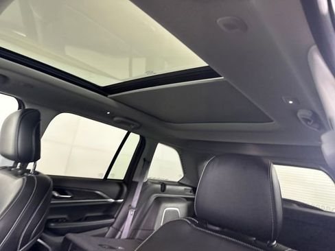 Used 2023 Jeep Grand Cherokee 4WD 4xe image 12