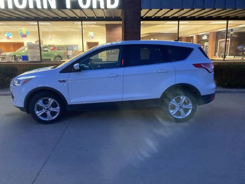 Used 2015 Ford Escape SE image 3