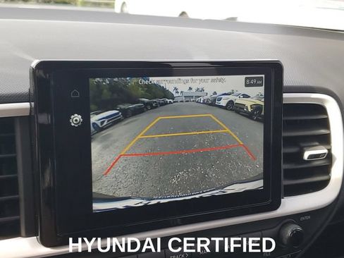 Certified 2025 Hyundai Venue Limited FWD image 19