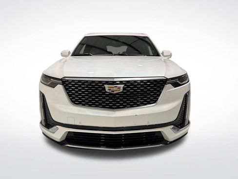 Used 2023 Cadillac XT6 Premium Luxury image 2