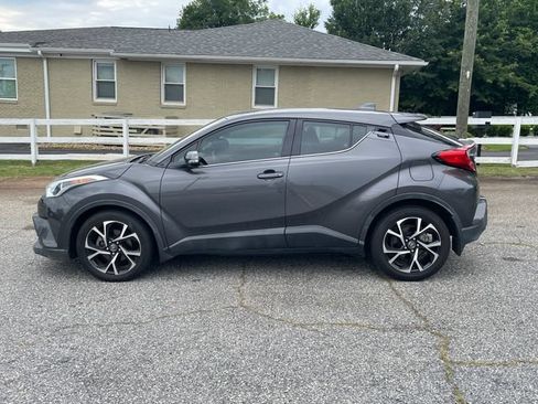 Used 2019 Toyota C-HR Limited FWD image 8