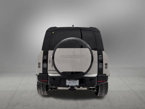 New 2026 Land Rover Defender 110 X-Dynamic SE image 5