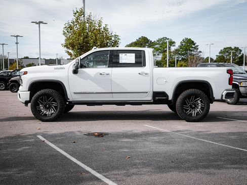 Used 2024 Chevrolet Silverado 2500 High Country w/ High Country Premium Package image 7