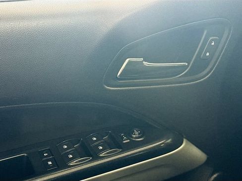 Used 2017 Chevrolet Colorado LT w/ LT Convenience Package AWD/4WD image 18