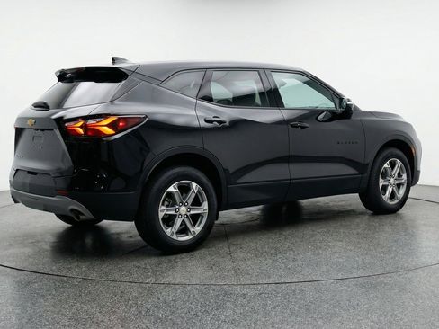 Used 2025 Chevrolet Blazer LT FWD image 9