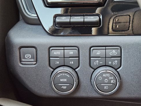 New 2026 Chevrolet Silverado 2500 ZR2 AWD/4WD image 23