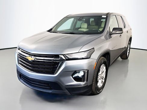 Used 2023 Chevrolet Traverse LS image 4
