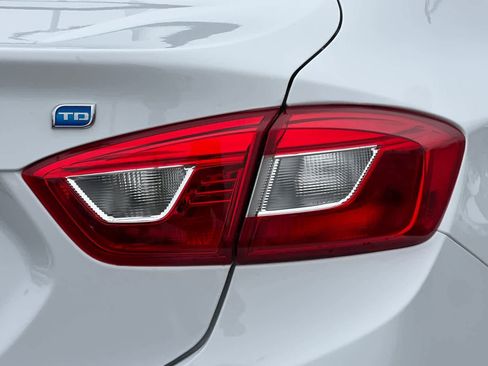 Used 2017 Chevrolet Cruze LT w/ Leather Package image 28