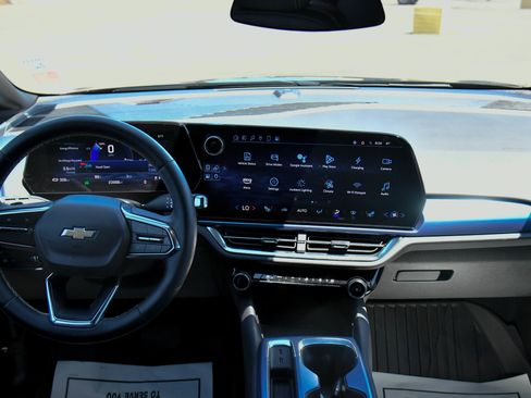 Used 2025 Chevrolet Equinox EV LT FWD image 44