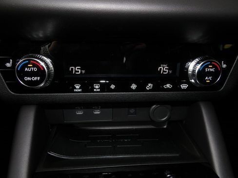 New 2025 Mitsubishi Outlander SE image 24