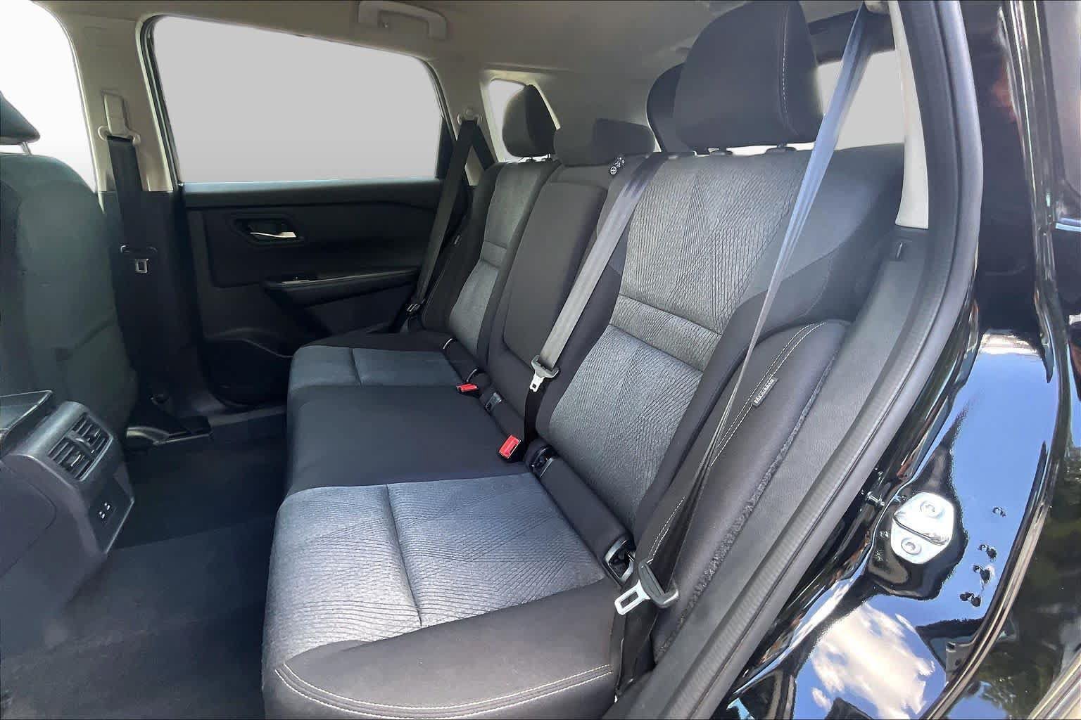 Used 2025 Nissan Rogue SV FWD image 20