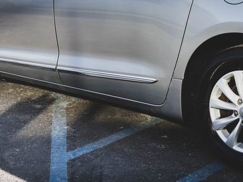 Used 2019 Chrysler Pacifica Touring-L image 25