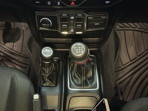 Used 2022 Jeep Gladiator Overland image 12