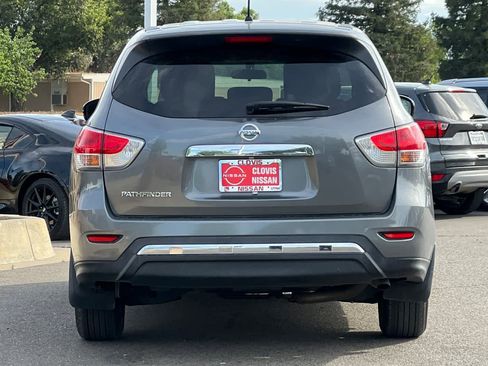 Used 2015 Nissan Pathfinder S image 8