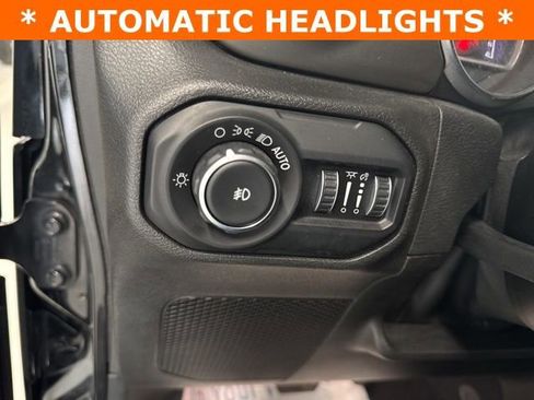 Used 2018 Jeep Wrangler Unlimited Sahara image 19