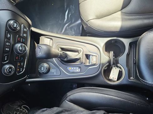 Used 2021 Jeep Cherokee Latitude Lux w/ Comfort/Convenience Group AWD/4WD image 24