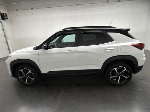 Used 2023 Chevrolet TrailBlazer RS w/ Sun and Liftgate Package AWD/4WD image 5